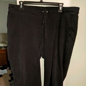 Black maternity capri pants